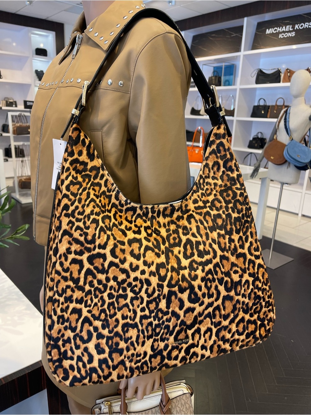 Michael Kors Nolita Large Leopard Print Calf Hair Hobo Shoulder Bag
NWT - Picture 13 of 16